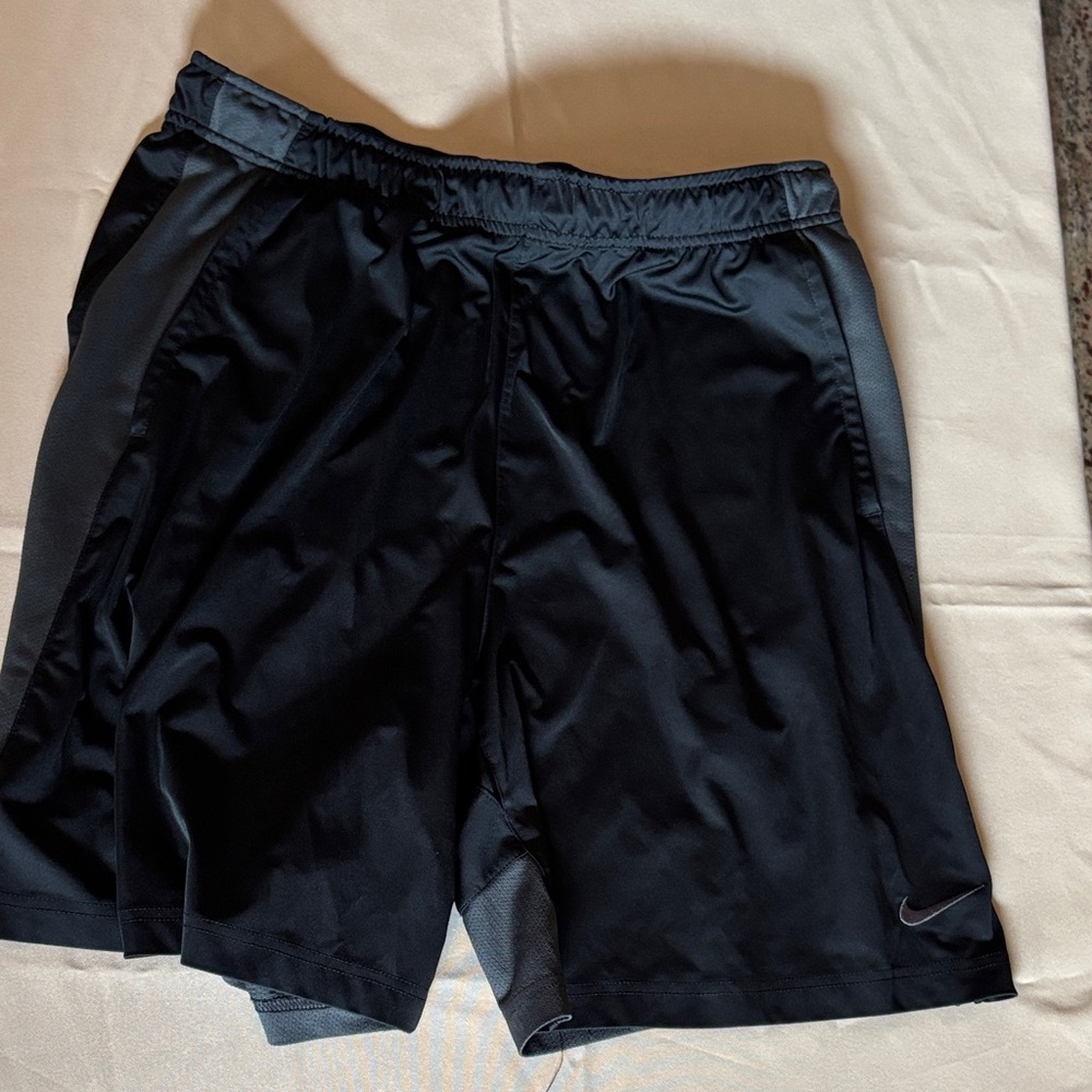 Nike Men’s Size XL Black Athletic Training Shorts with Subtle Swoosh